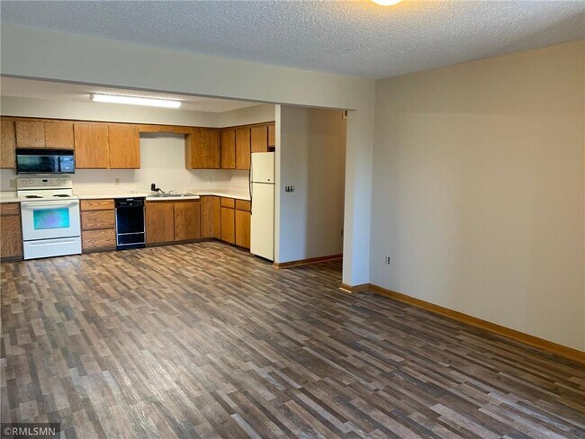Building Photo - 1635 Stieger Lake Ln