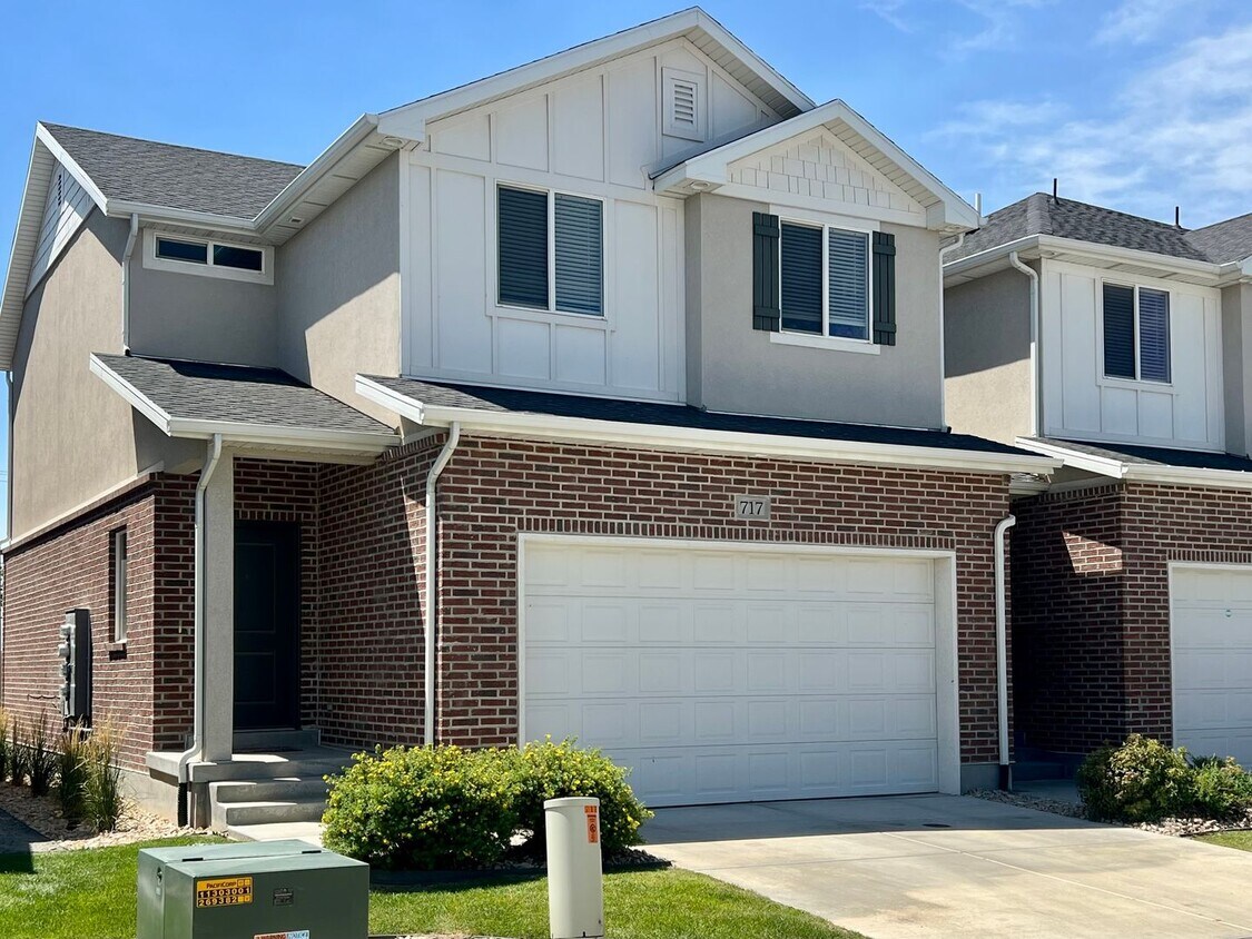Foto principal - Draper Mills Townhome Available Soon!