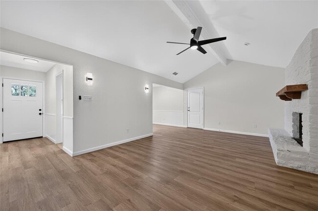 Building Photo - 503 Lakeway Dr
