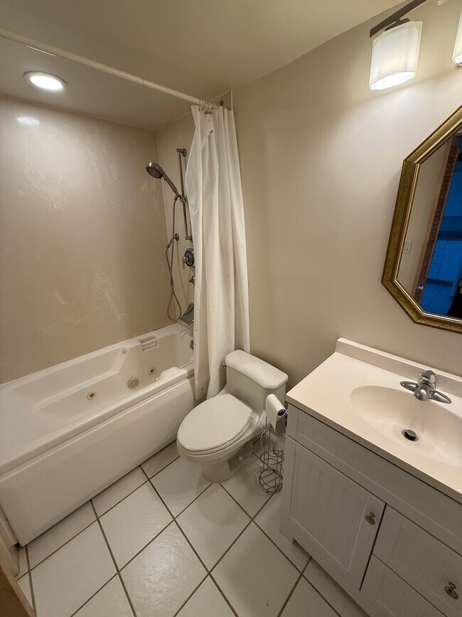 Foto del edificio - Studio unit for $1,900.00 a month at the Marco Polo