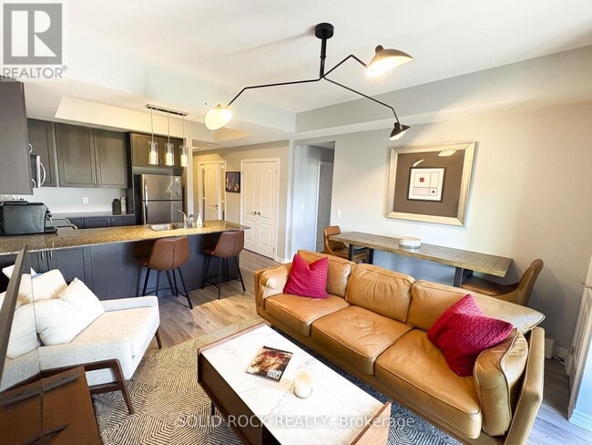 Building Photo - 670 Gordon St