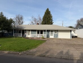 Building Photo - 2925 Van Ave