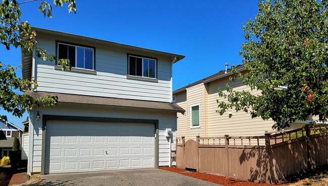 Building Photo - Charming Woodside home with curb appeal fr...