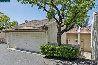 Building Photo - 1541 Moraga Way