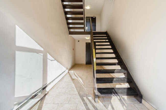 Photo du bâtiment - 6th Street Apartments