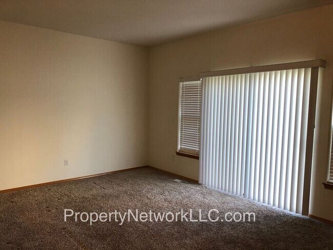 Foto del edificio - Great 2 Bedroom Gresham Duplex