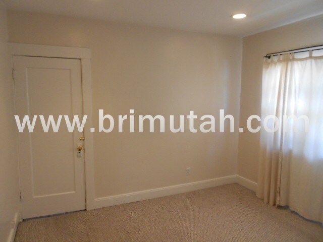 Building Photo - 450 1100 E