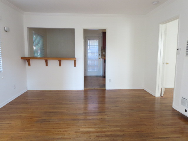 Large Living Room - 4258 S Centinela Ave