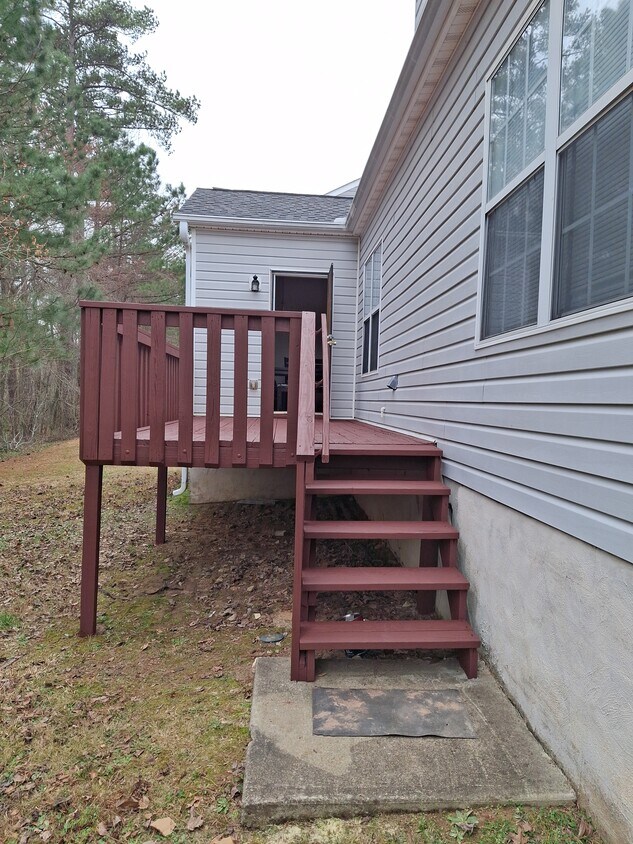 Foto del edificio - 410 Burdett Ridge Ct