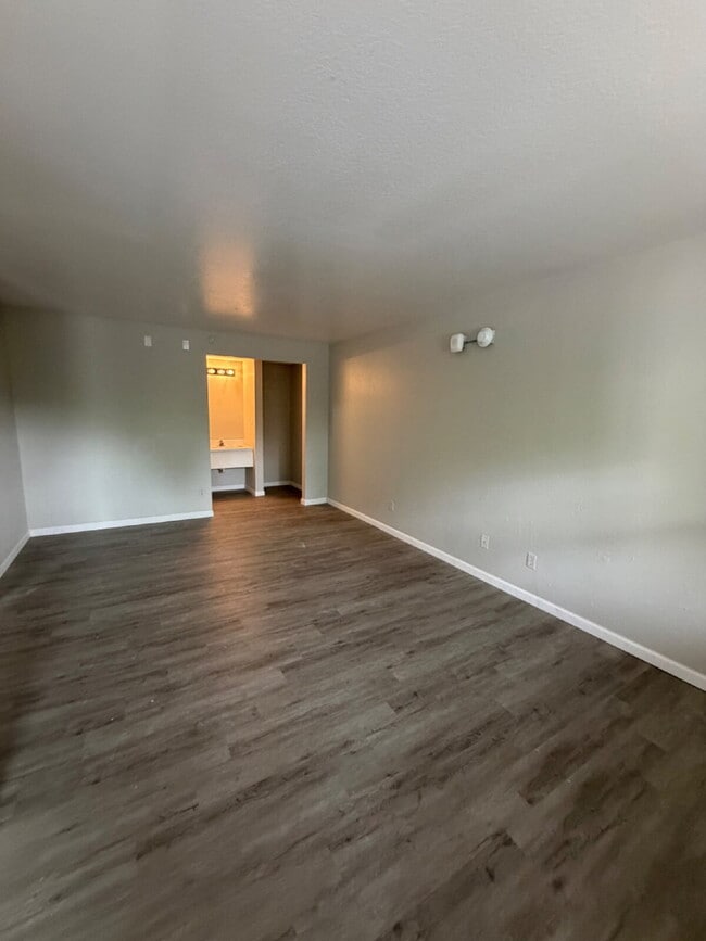 Foto del edificio - AFFORDABLE 2BR with ALL UTILITIES