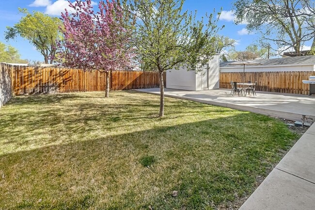 Building Photo - 1420 Pinyon Ave