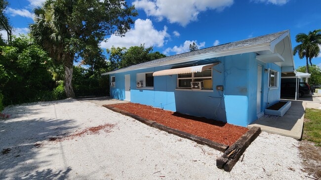 Building Photo - 2252 Maple Ave