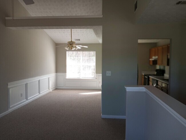 Foto del edificio - 3/2 with Large Bonus Room  - Split level h...