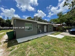 Building Photo - 4910 SW 28th Terrace