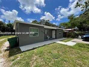 Foto principal - 4910 SW 28th Terrace