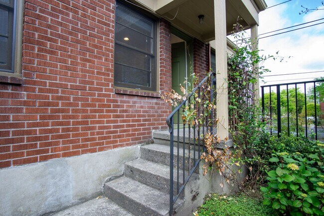 Foto del edificio - Charming NW 1-Bed Ready Late May!
