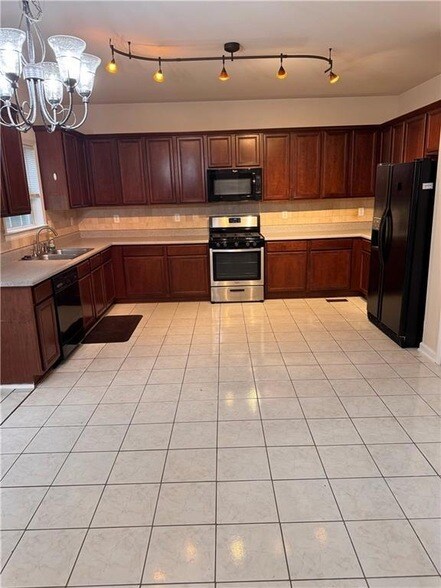 Foto del edificio - 6074 Brookmere Ln SE