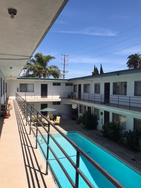 Foto del edificio - 3455 Jasmine Ave
