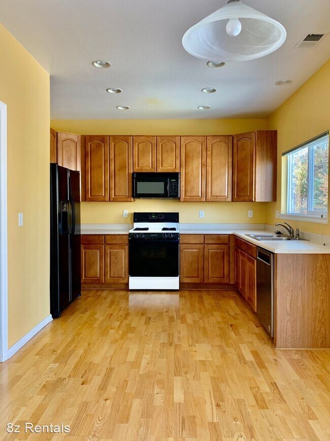 Building Photo - 3 br, 2.5 bath House - 3605 Huron Peak Avenue
