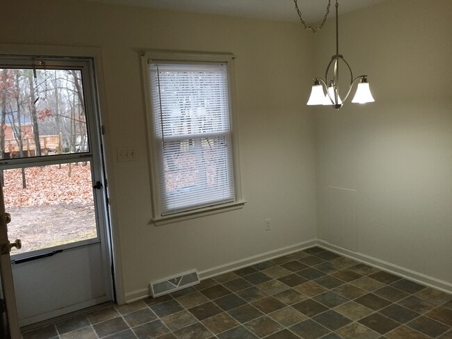 Foto del edificio - 1603 Wards Ferry Rd #A - 2 br duplex off W...