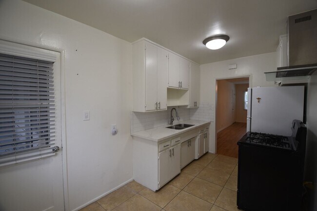 Foto del edificio - 6308 Vineland Ave