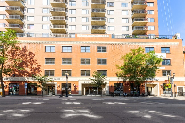 Photo du bâtiment - 10180-10104 104 Street NW