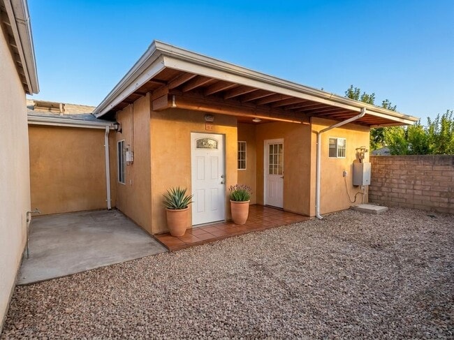 Building Photo - 728 Glenoaks Blvd