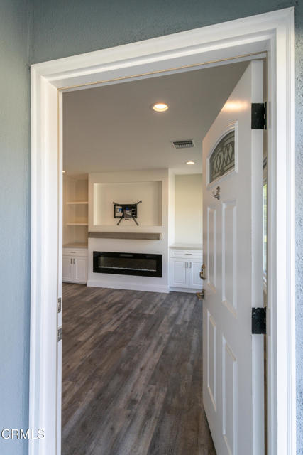 Building Photo - 1720 E Linfield St