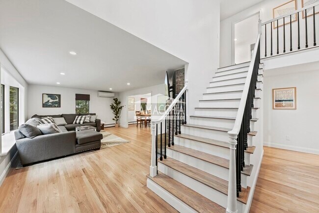 Building Photo - 62 Pine Ridge Rd