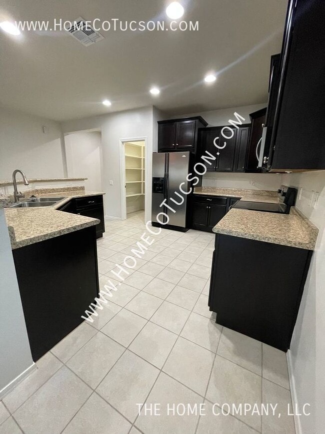 Building Photo - 21277 E Freedom Dr: Three Bedroom Home Ava...