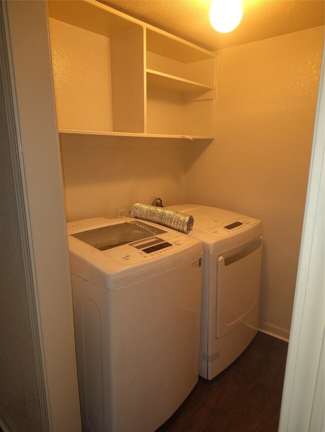 Foto del edificio - 8100 Creekbend Dr