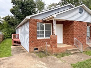 Building Photo - 1701 Mulberry St