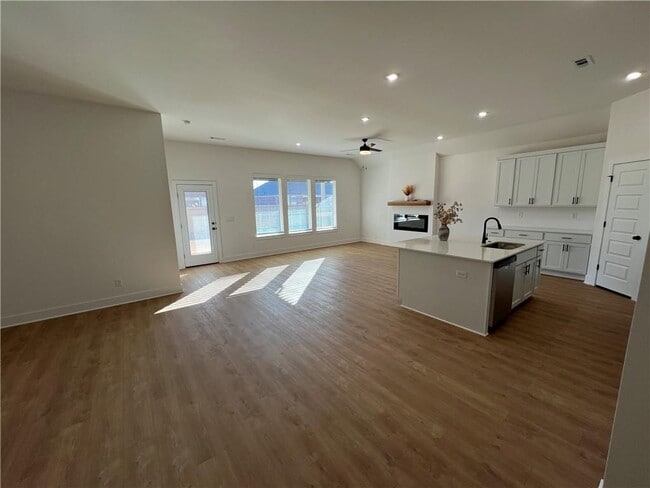 Building Photo - 7004 E Sugarloaf St