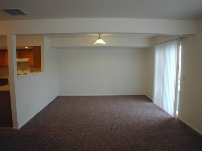 Foto del edificio - House For Lease