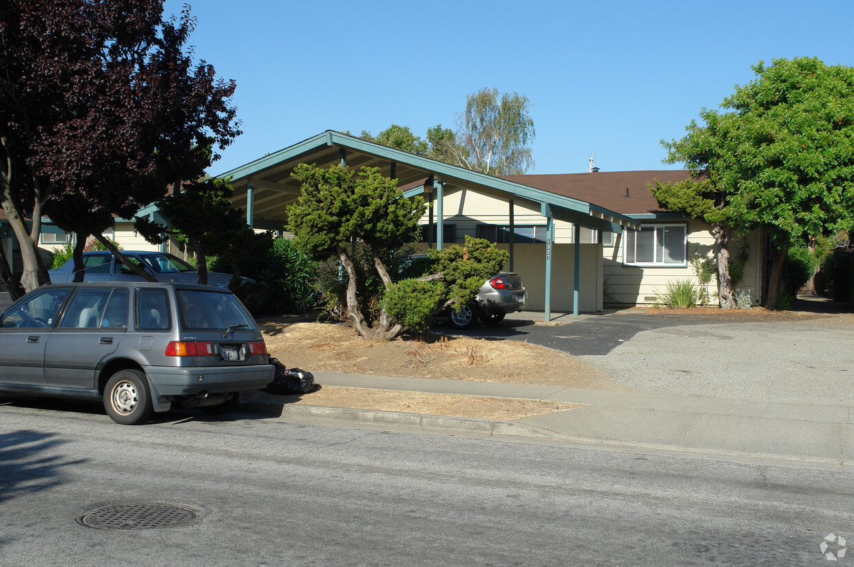 Primary Photo - 1327 Kingfisher Way