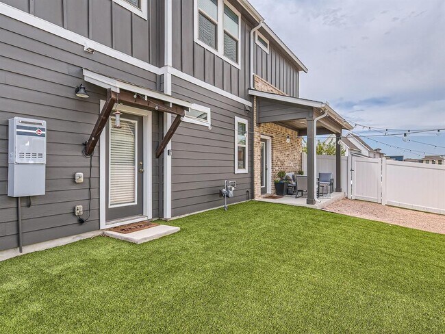 Building Photo - 7909 Mandela Bend
