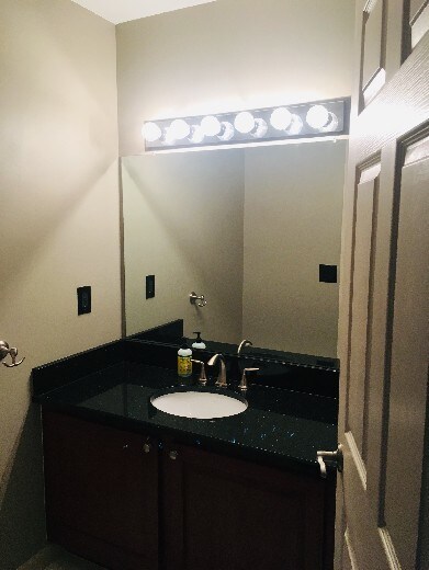 Building Photo - Luxury Condo in Downtown Northville