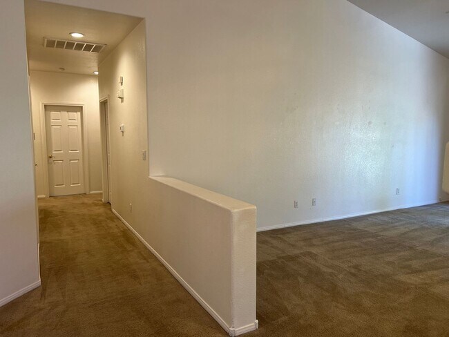 Building Photo - Green Valley Stunner  TWO WEEK FREE RENT*