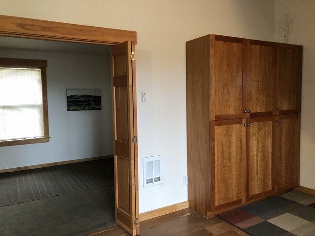 Building Photo - 642 NW Morelock 2