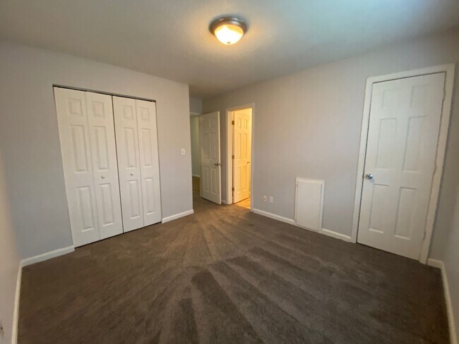 Foto del edificio - ! Bedroom 1 Bath Apartment for Rent