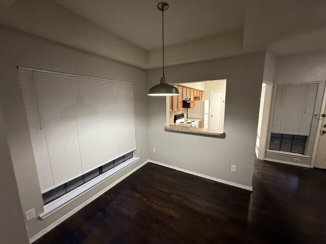 Foto del edificio - 9601 Forest Ln