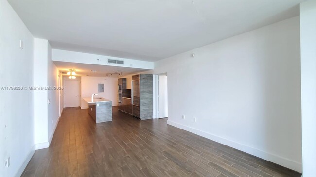 Foto del edificio - 460 NE 28th St