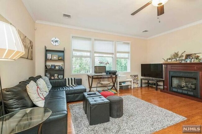 Building Photo - 12 Hemlock Lane