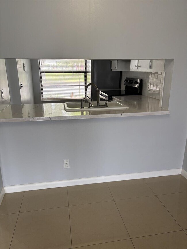 Foto del edificio - 201 Lake Pointe Dr