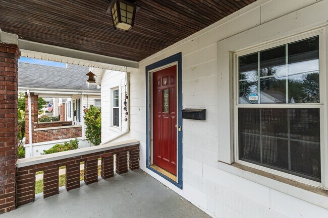 Foto del edificio - MADISONVILLE - Charming 3+ Bed Cape Cod