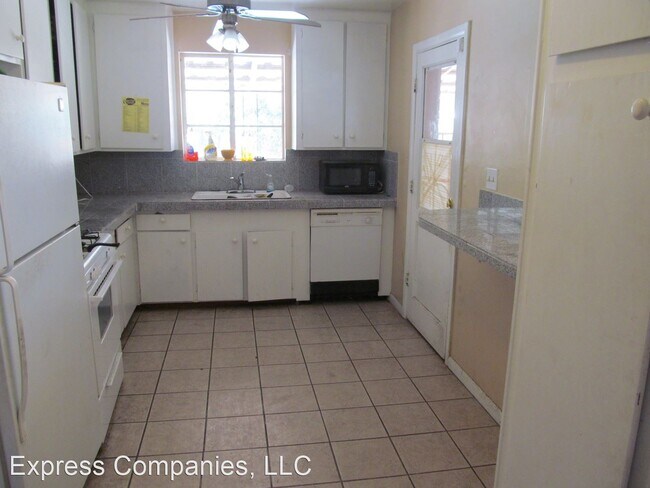 Building Photo - 5 br, 3 bath House - 1425 E Hudson Dr.