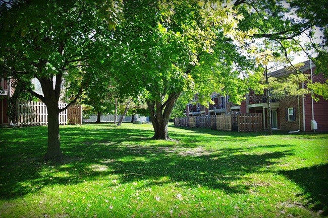 Building Photo - Fox Acres Apartments