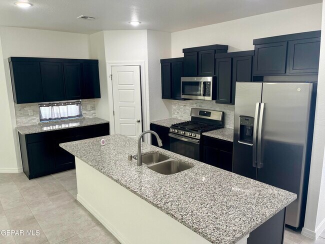 Foto del edificio - 13143 Oakhampton Ave