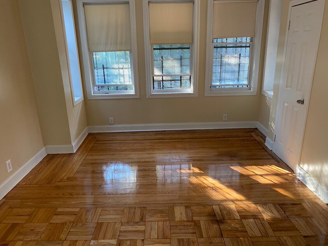 Foto principal - 1256 College Ave