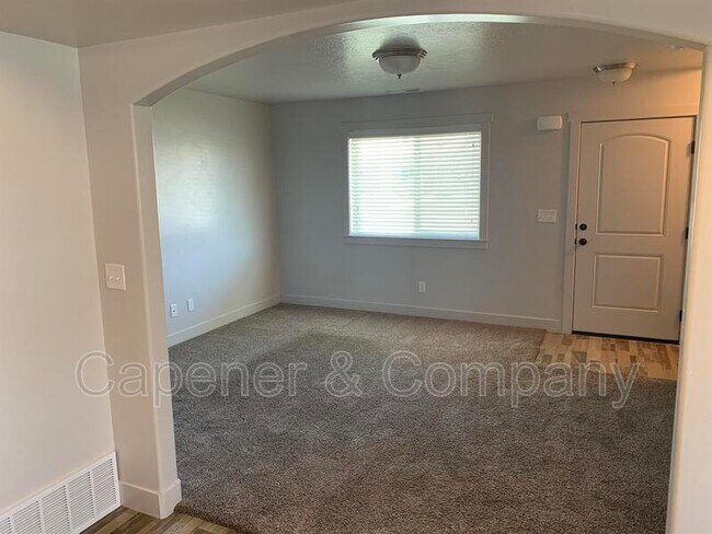 Building Photo - 2661 W 450 N